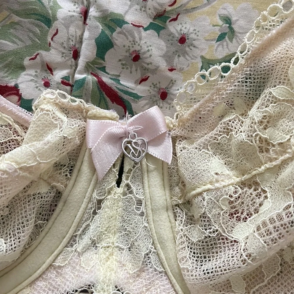 Victoria’s Secret Yellow Floral Lace Underwire Demi Bra Sheer Romantic 36C